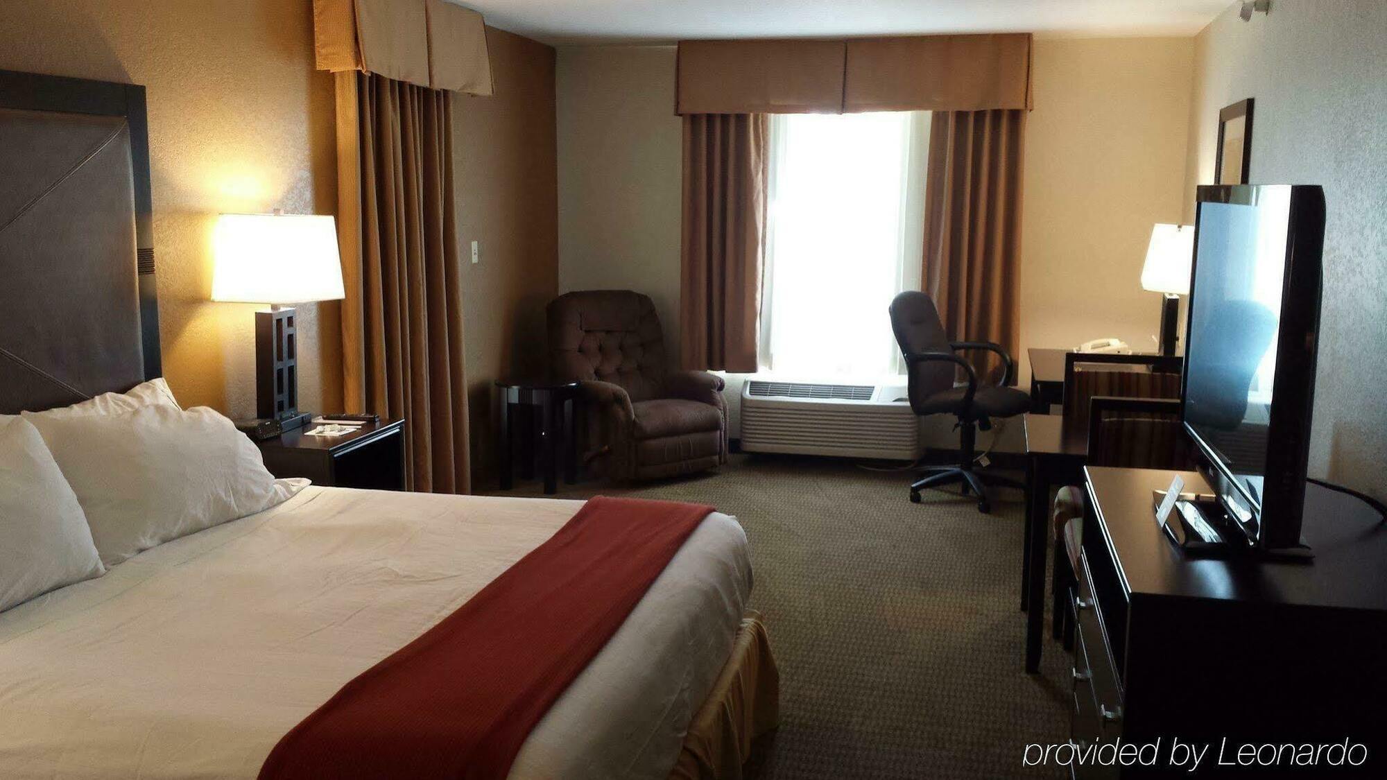 Express & By Ihg 2*