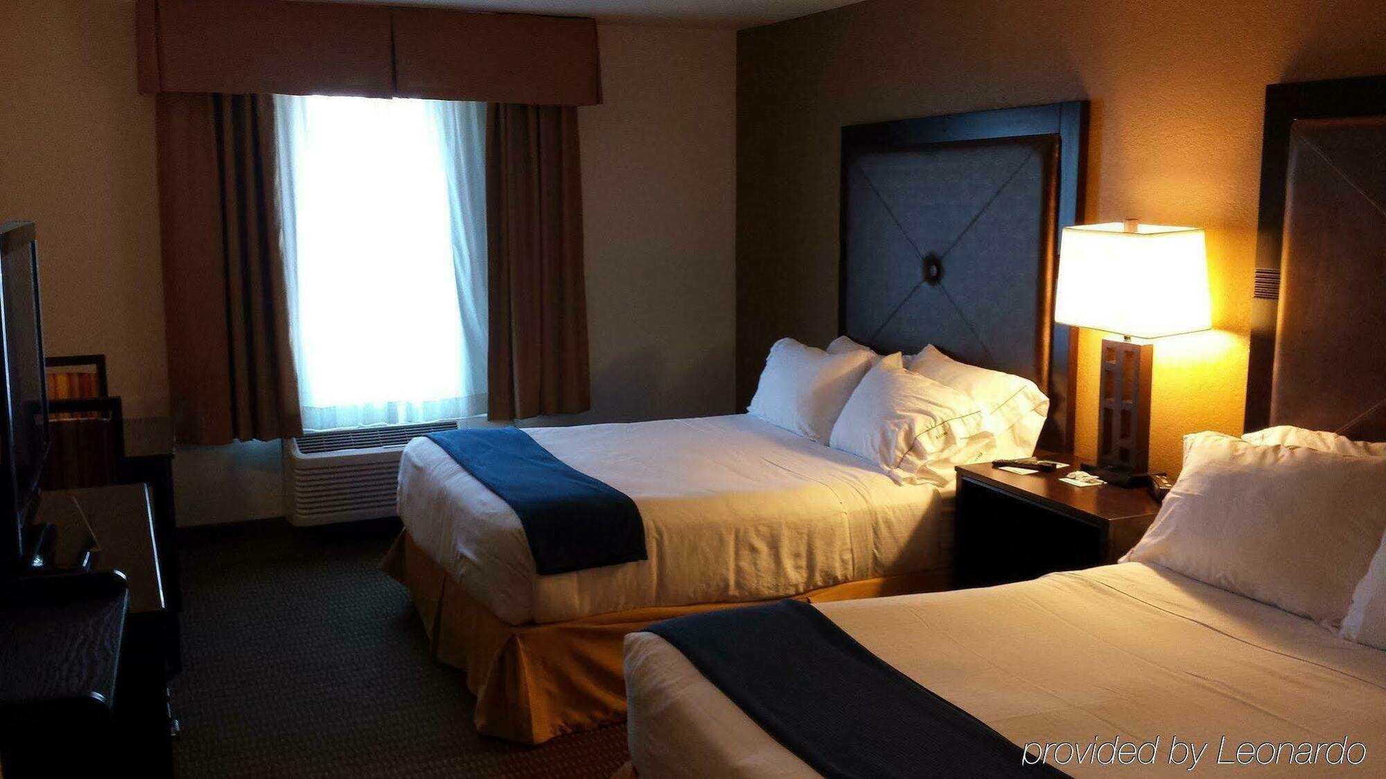 Express & By Ihg 2*